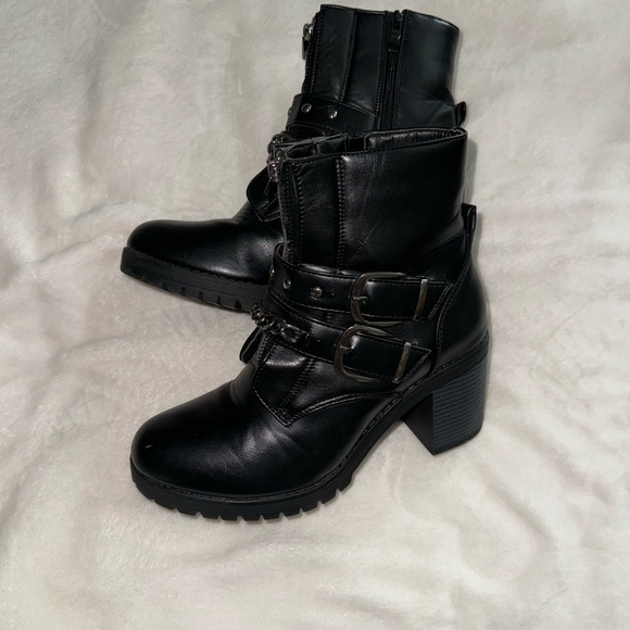 Olivia Kate black chain boots - Picture 4 of 11
